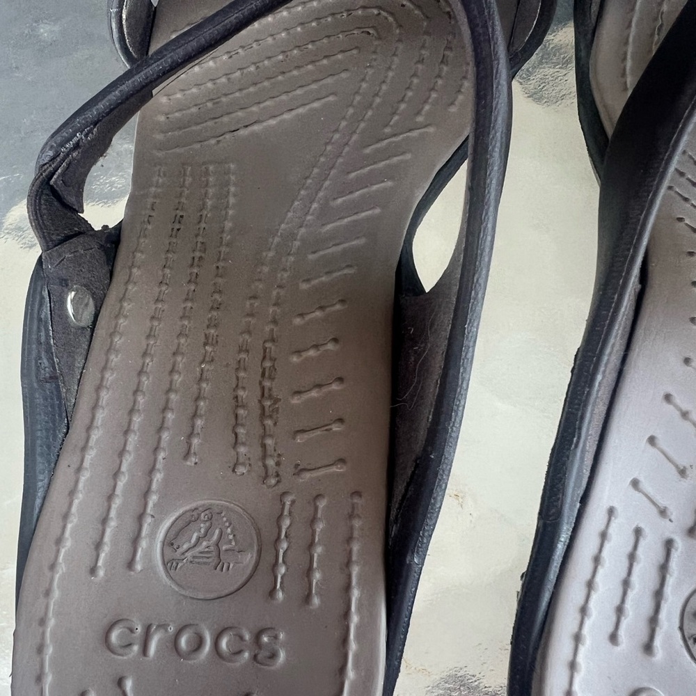 CROCS Women's Cyprus Heels Slip On Sandals Brown Sz 9 W - Picture 6 of 7